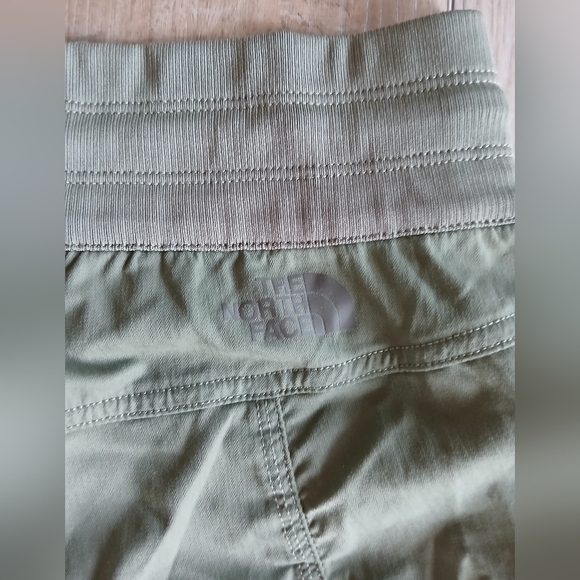 The North Face Aphrodite Capri Women's pants, Size S in army green - Picture 6 of 6